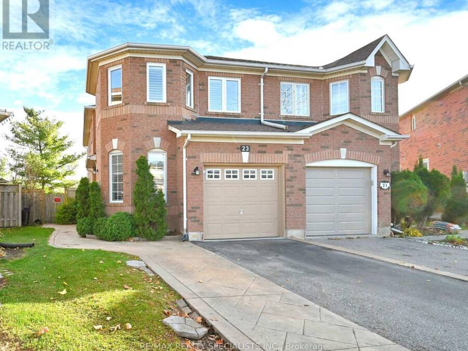 23 MELISSA COURT, Brampton, Ontario L6X 4X1