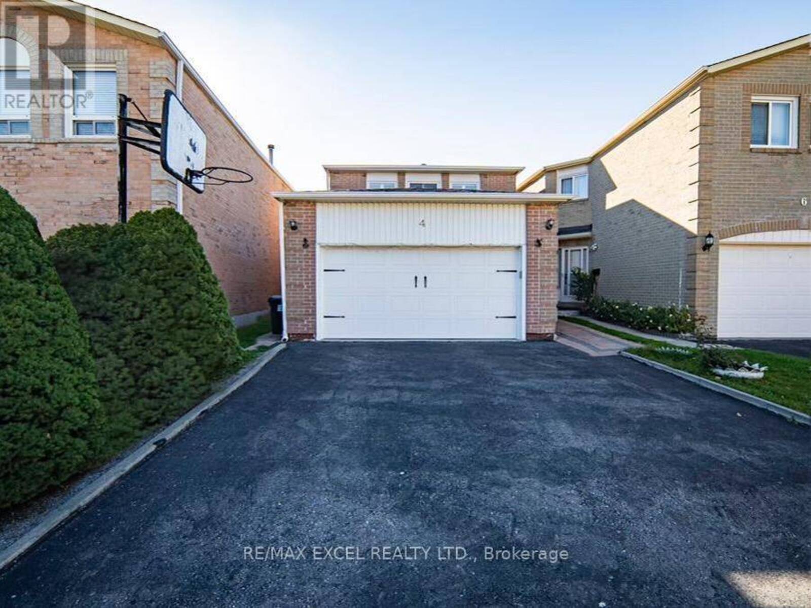 4 FLATWOODS DRIVE, Toronto, Ontario M1V 4H4