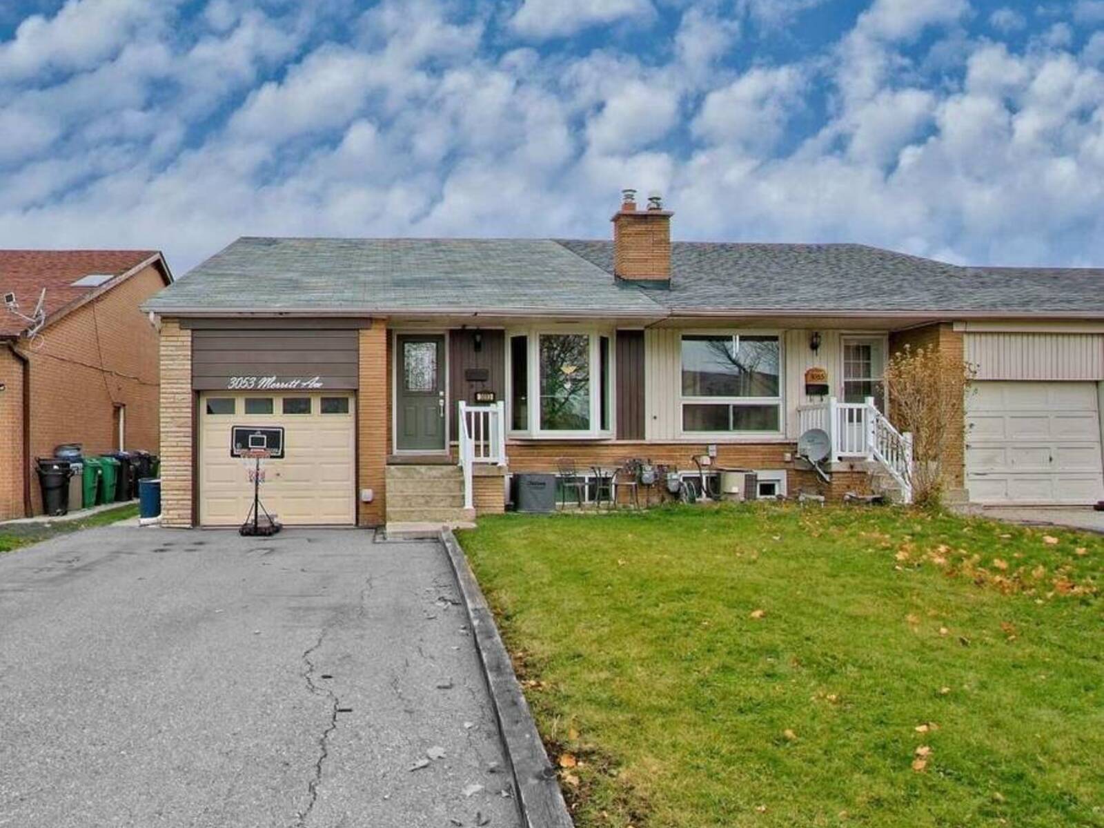 3053 MERRITT AVENUE, Mississauga, Ontario L4T 1N9