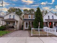 49 HILLARY AVENUE Toronto Ontario, M6N 2C1