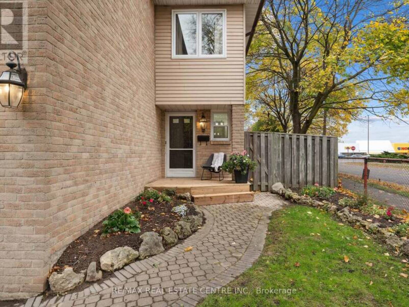 2 BLOSSOM AVENUE, Brampton, Ontario L6X 2W3