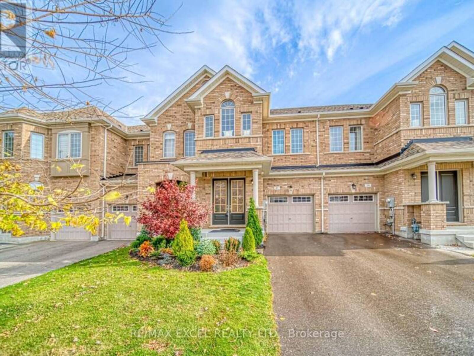 43 DURBLEE AVENUE, Aurora, Ontario L4G 0Z8