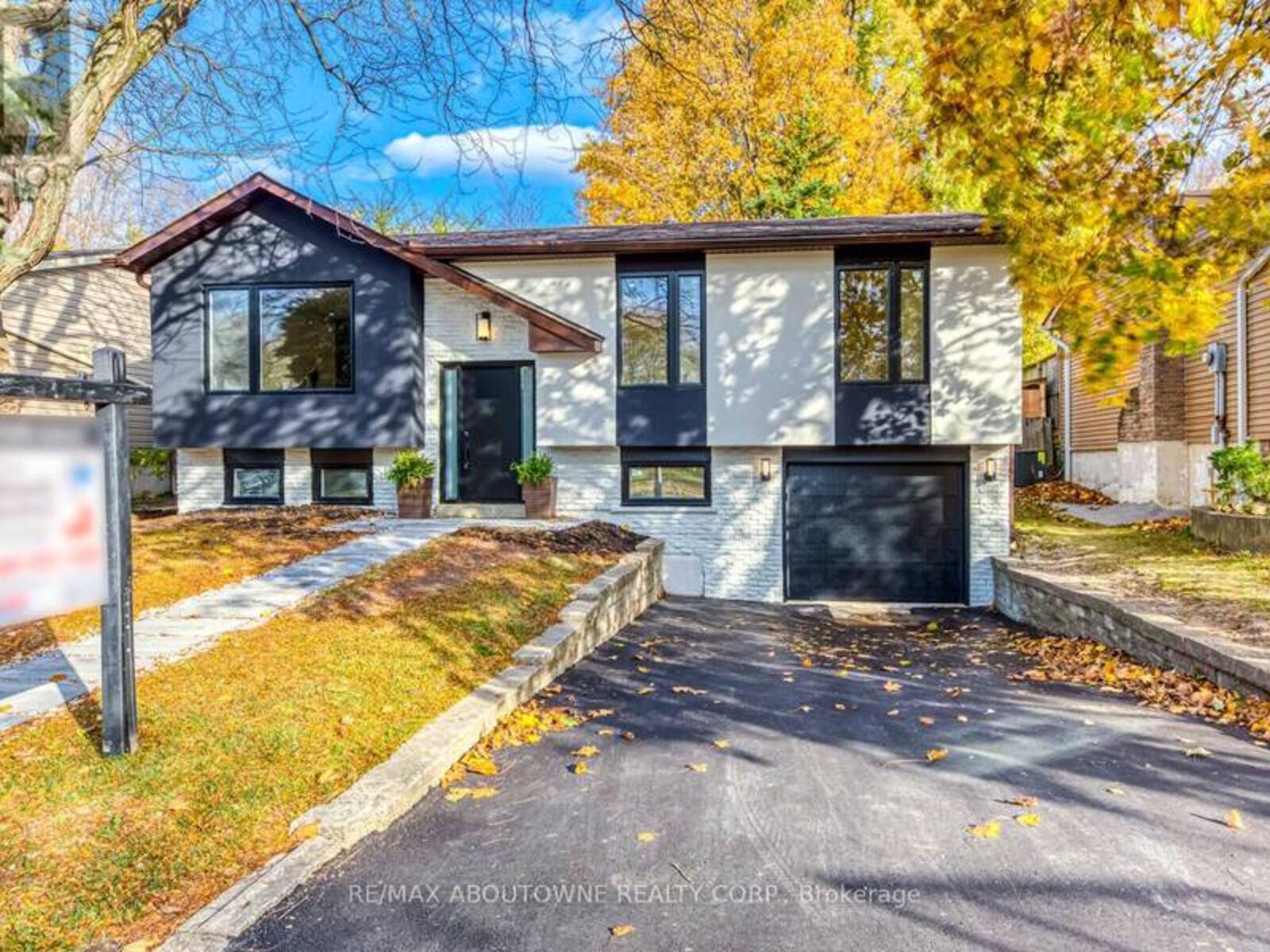 2243 INGERSOLL DRIVE, Burlington, Ontario L7P 3L1