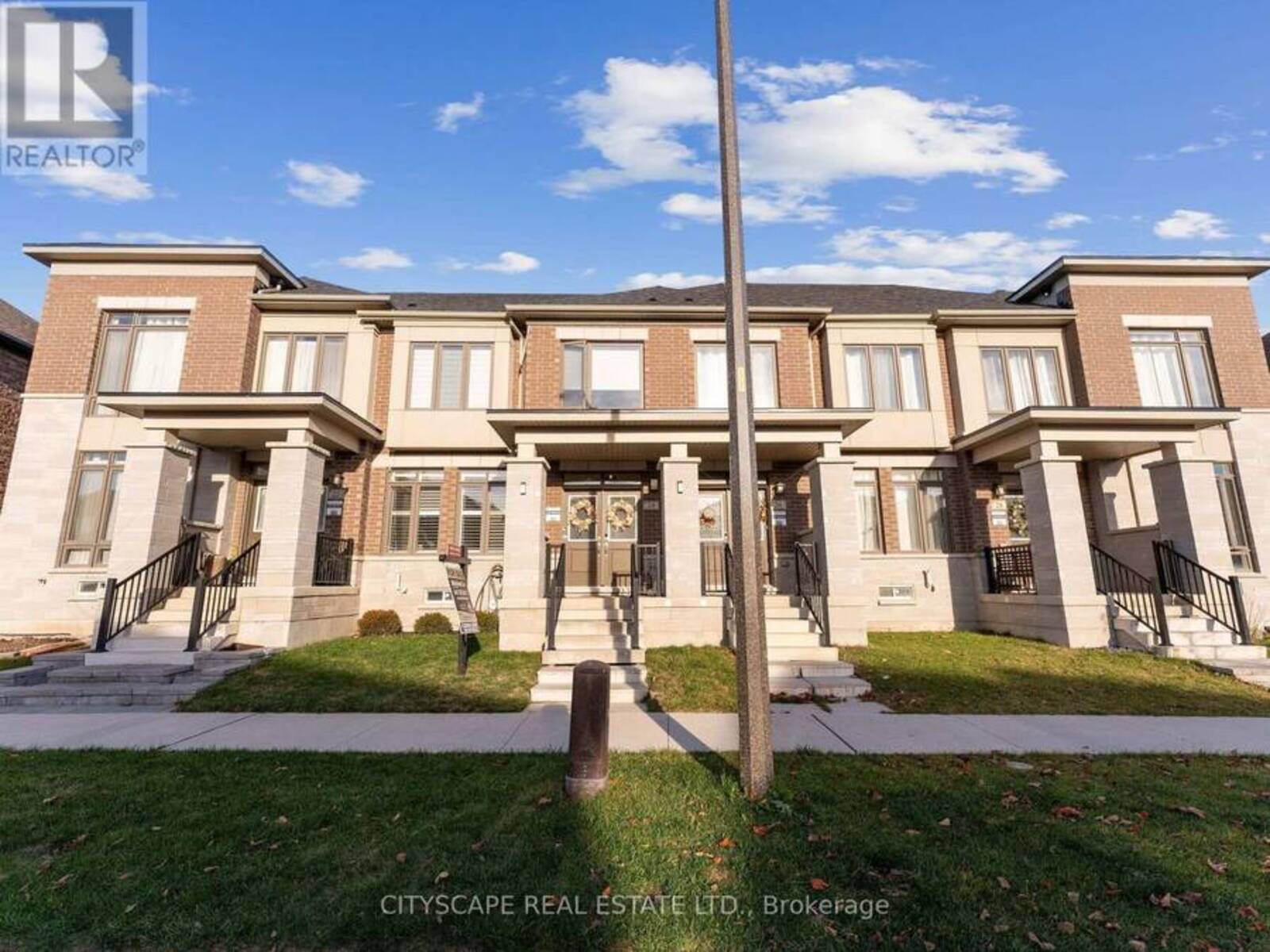 24 HAHN STREET, Whitby, Ontario L1P 0H1