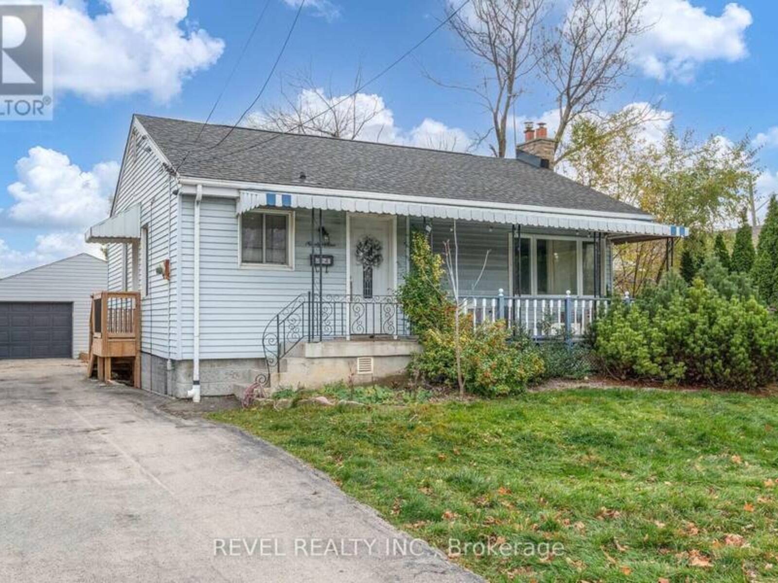 99 EAST 36TH STREET, Hamilton, Ontario L8V 3Z2