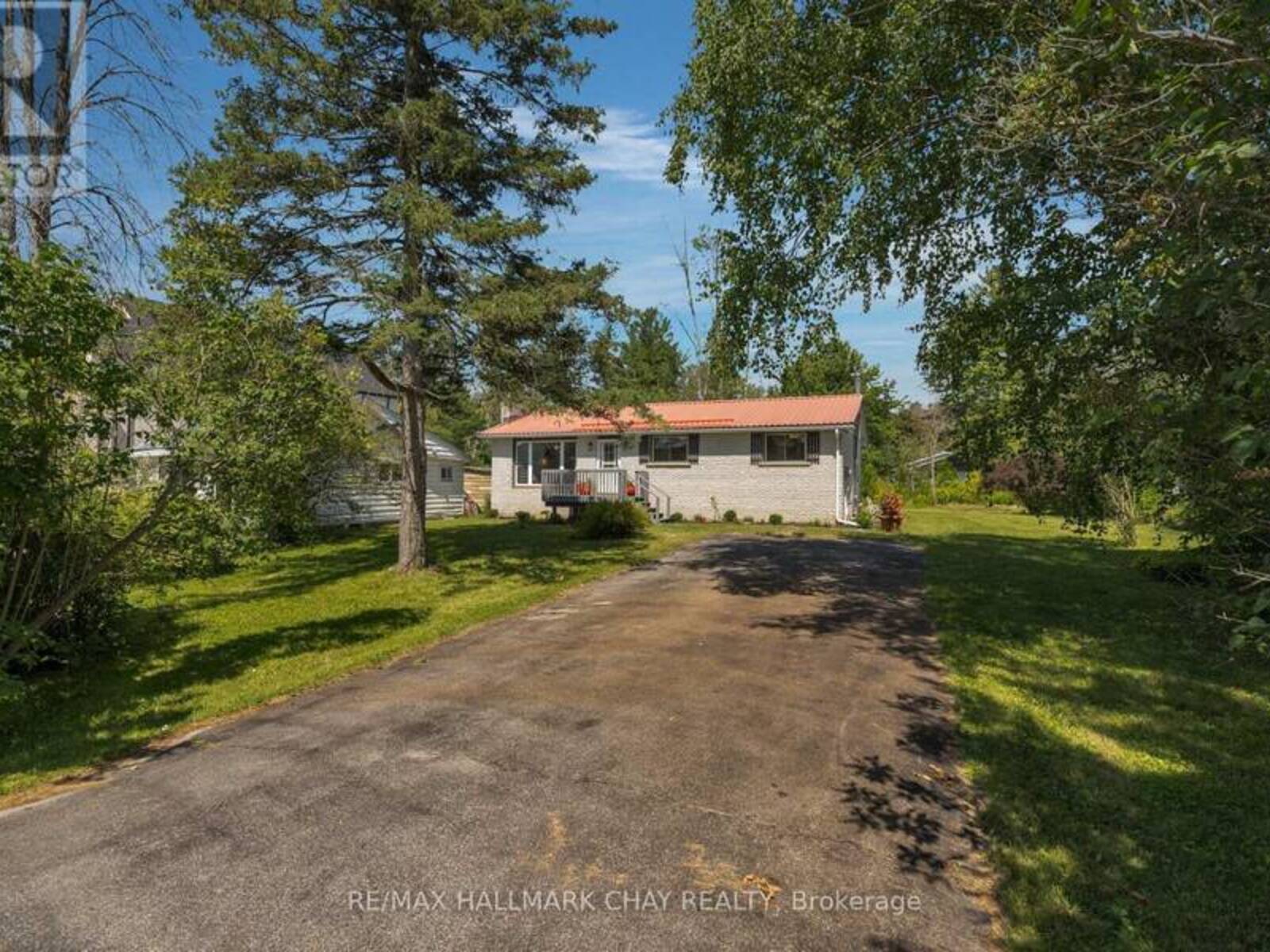 44 LAKESHORE ROAD E, Oro-Medonte, Ontario L0L 2E0