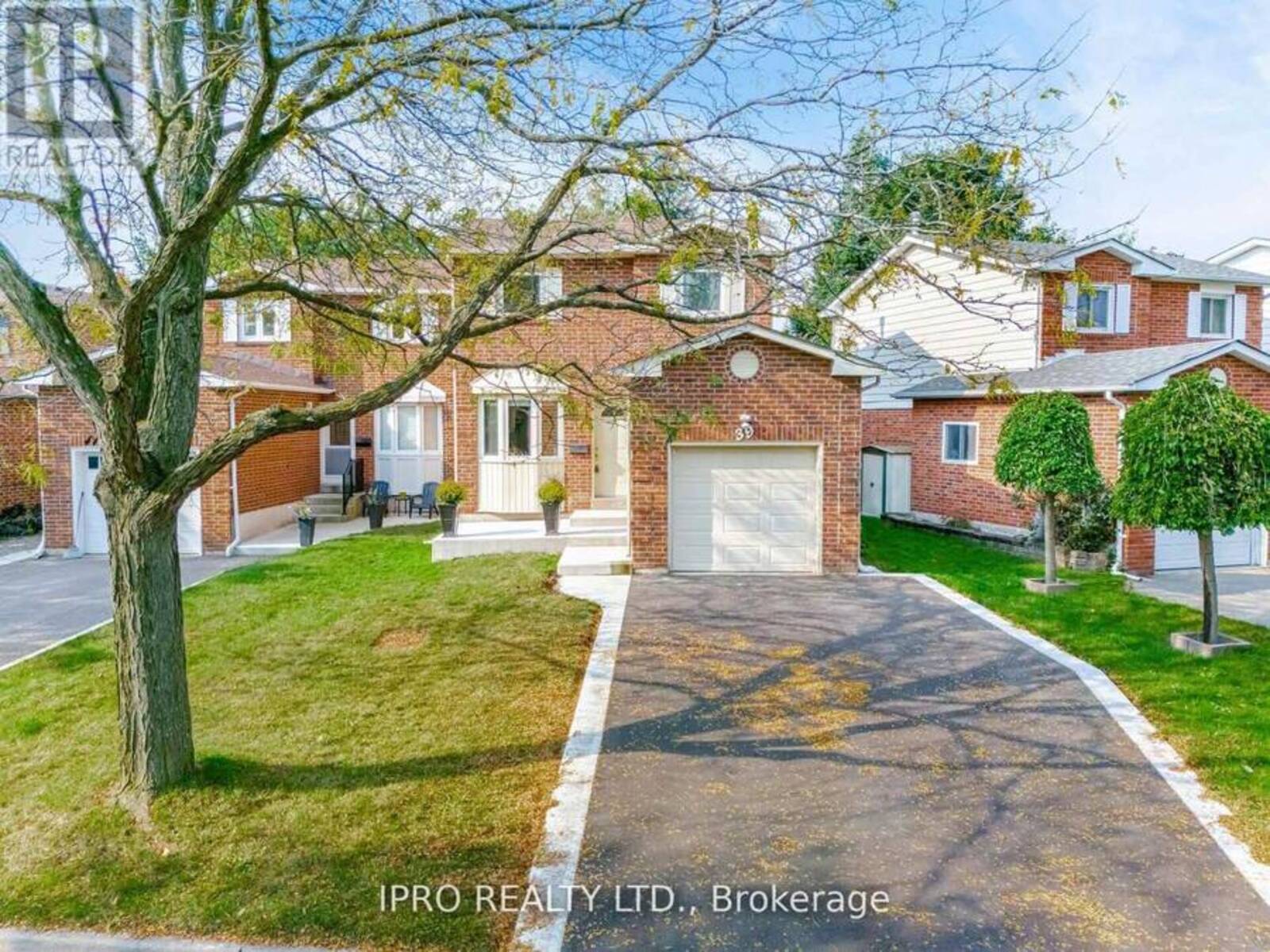 39 LAKECREST TRAIL, Brampton, Ontario L6Z 1S3