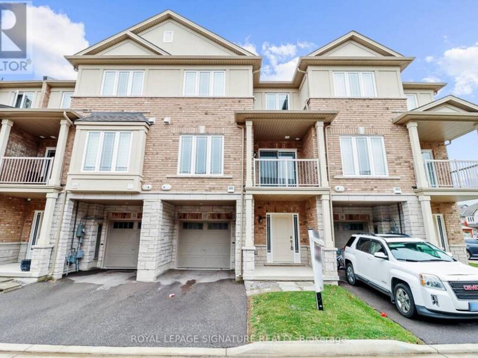 17 LAGUNA VILLAGE CRESCENT, Hamilton, Ontario L8M 3M7