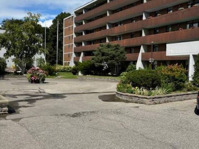 5-213 - 50 OLD KINGSTON ROAD Toronto Ontario, M1E 4Y1