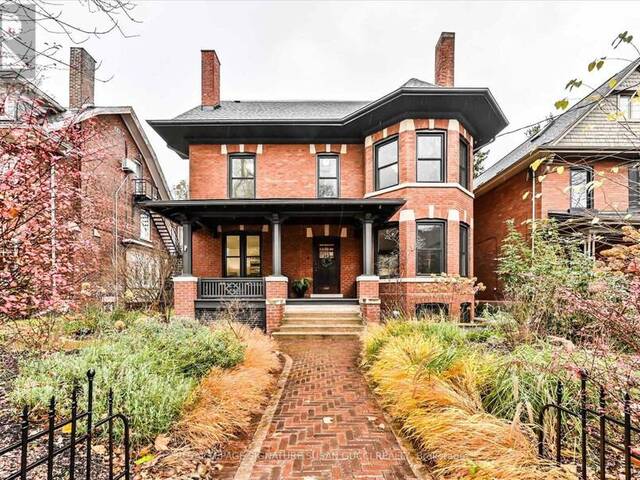 6 LYALL AVENUE Toronto Ontario, M4E 1V8