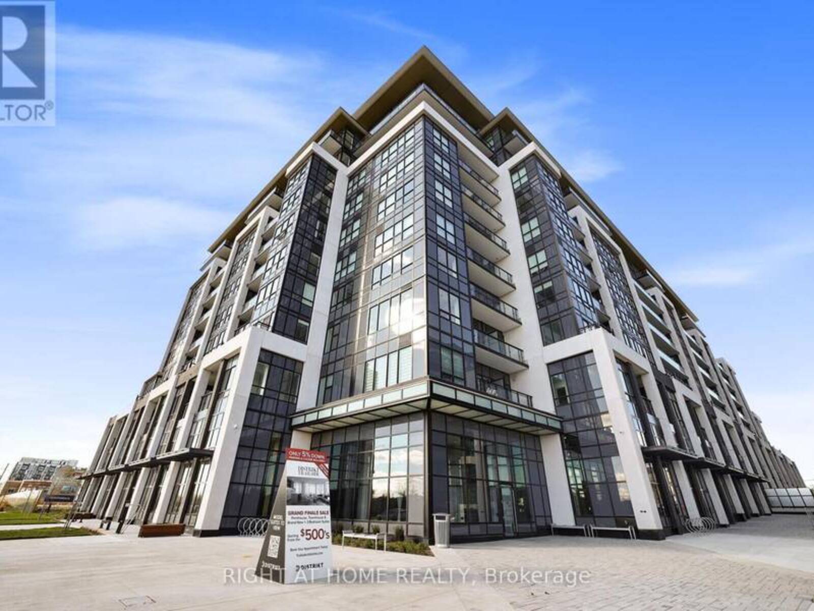 PH05 - 405 DUNDAS STREET W, Oakville, Ontario L6M 4P9