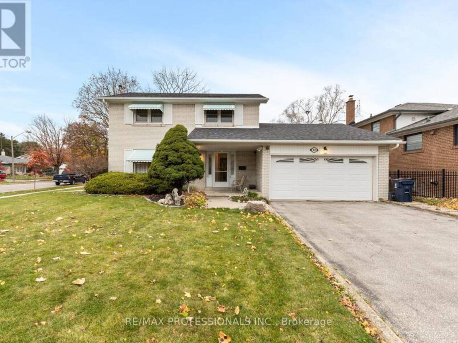 12 BROADFIELD DRIVE, Toronto, Ontario M9C 1L6