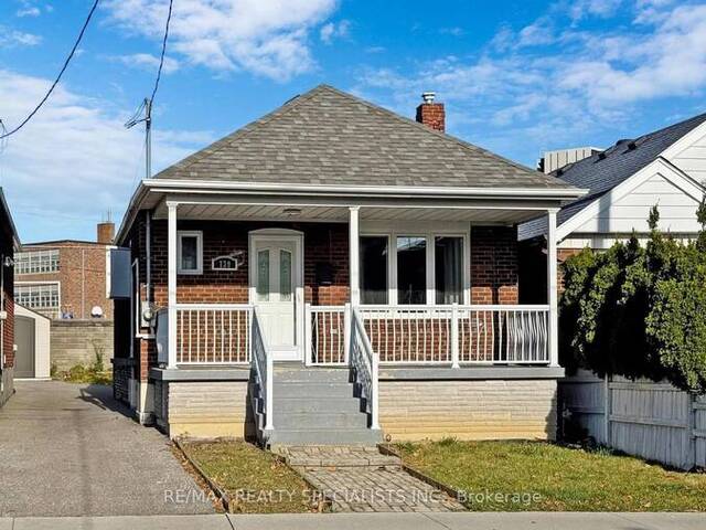 739 VAUGHAN ROAD Toronto Ontario, M6E 2Z2