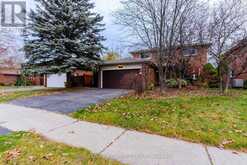 255 PLYMOUTH TRAIL | Newmarket Ontario | Slide Image Three