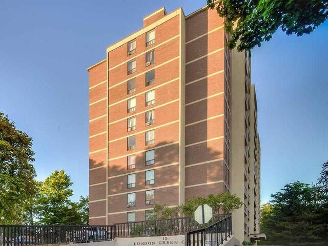 808 - 15 LONDON GREEN COURT Toronto Ontario, M3N 1K4