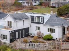 425 CODRINGTON STREET N Barrie Ontario, L4M 1S9