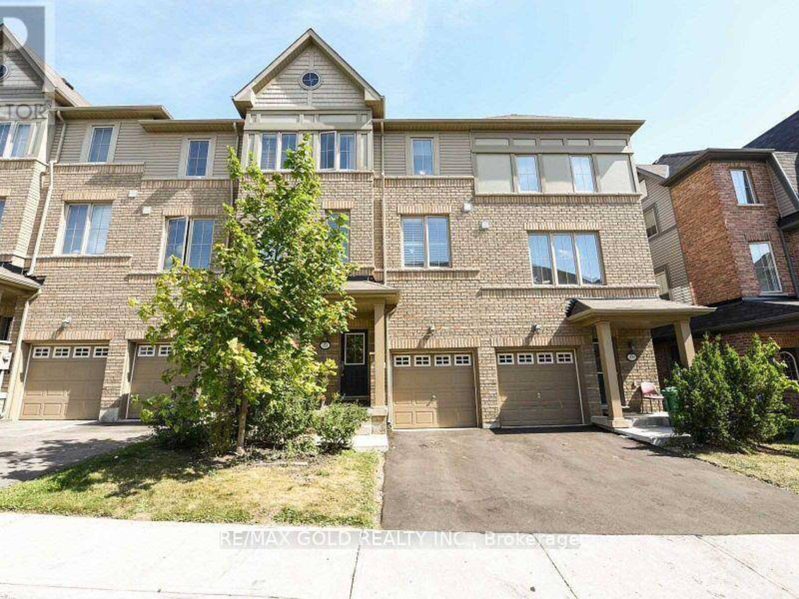 31 BERGAMONT ROAD, Brampton, Ontario L6Y 0R1