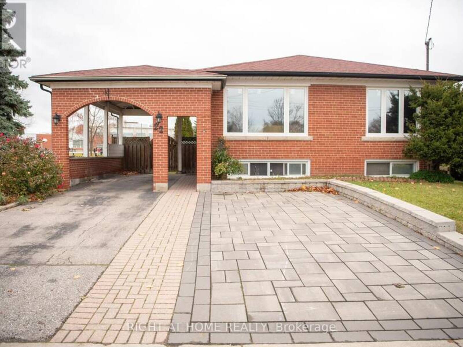 22 BERAN DRIVE, Toronto, Ontario M1G 1G1