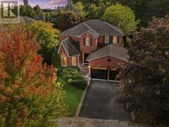 90 CHARING CRESCENT Aurora Ontario, L4G 6P5