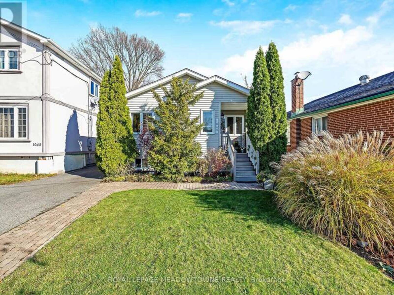 1043 CAWTHRA ROAD, Mississauga, Ontario L5G 4K4