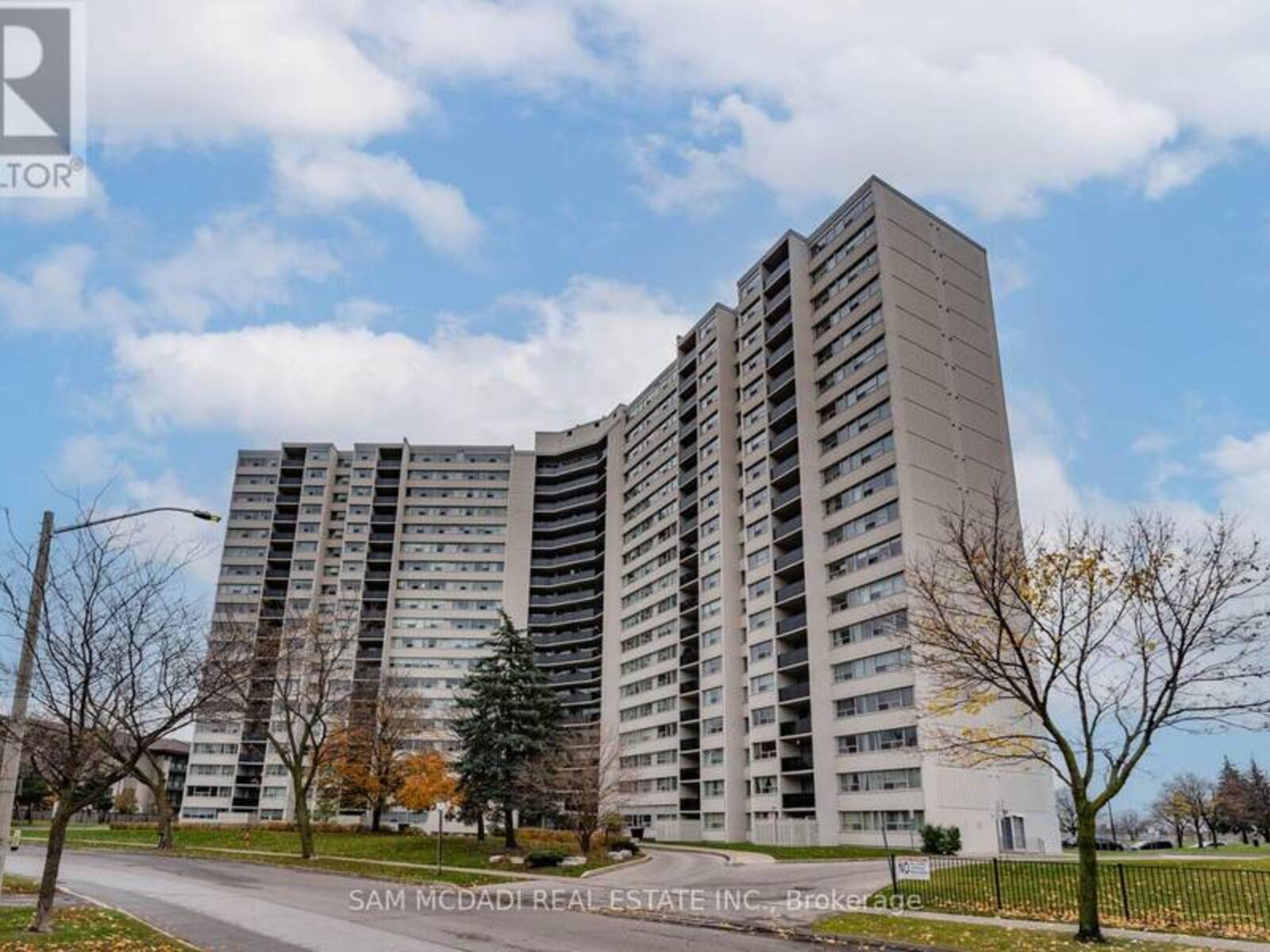 1712 - 530 LOLITA GARDENS, Mississauga, Ontario L5A 3T2