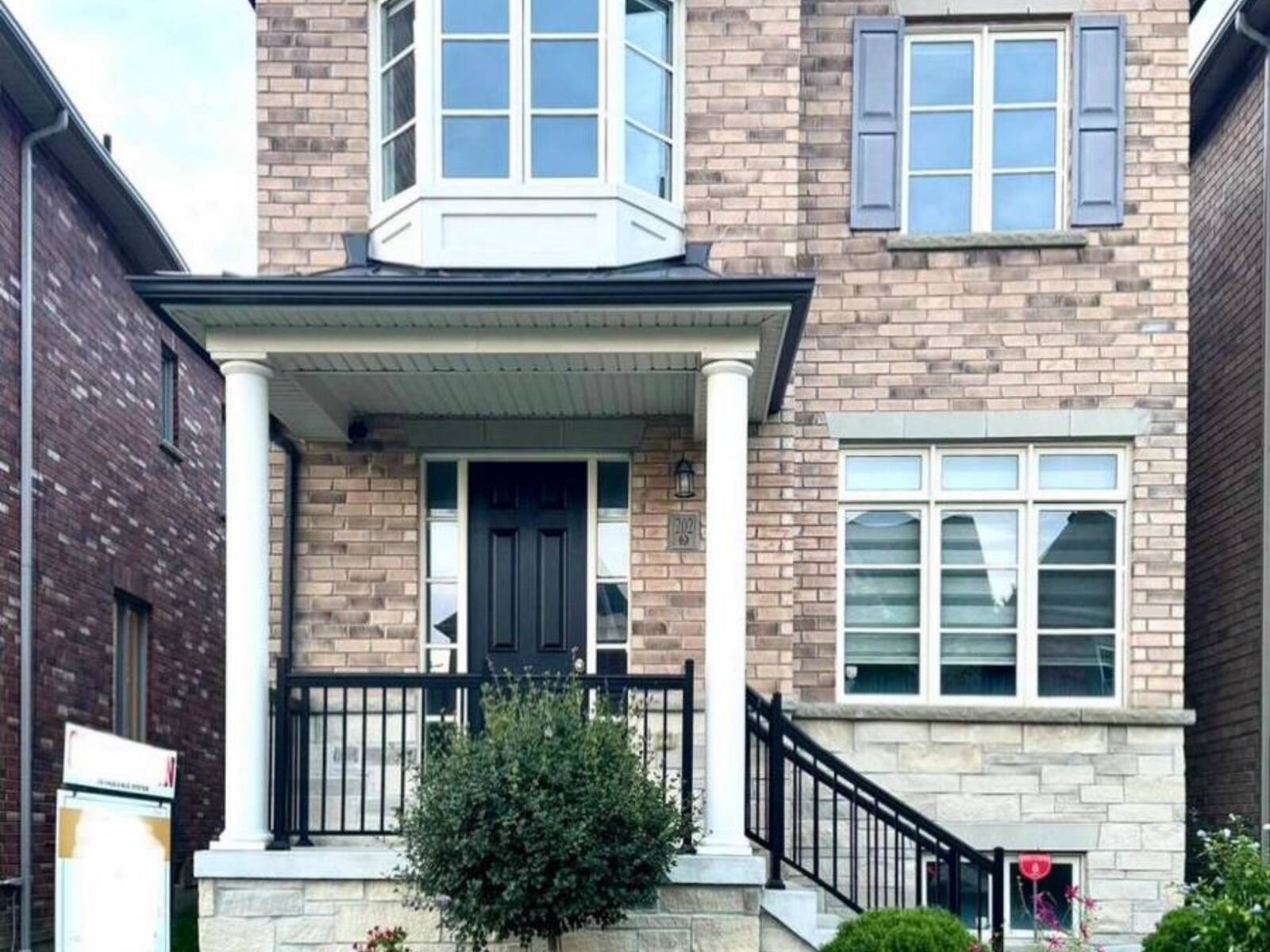 202 PARADELLE DRIVE, Richmond Hill, Ontario L4E 1E7