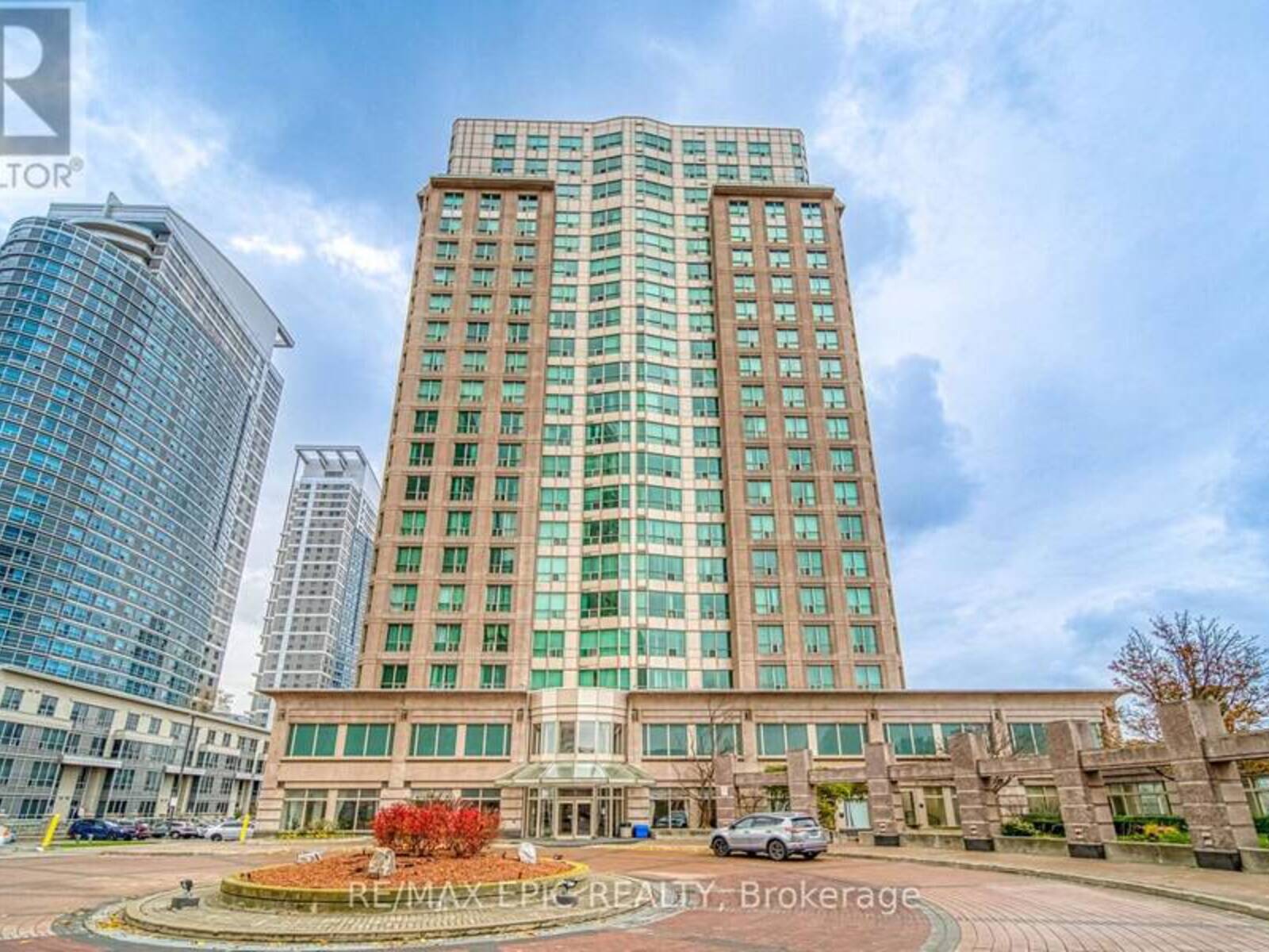 909 - 8 LEE CENTRE DRIVE, Toronto, Ontario M1H 3H8