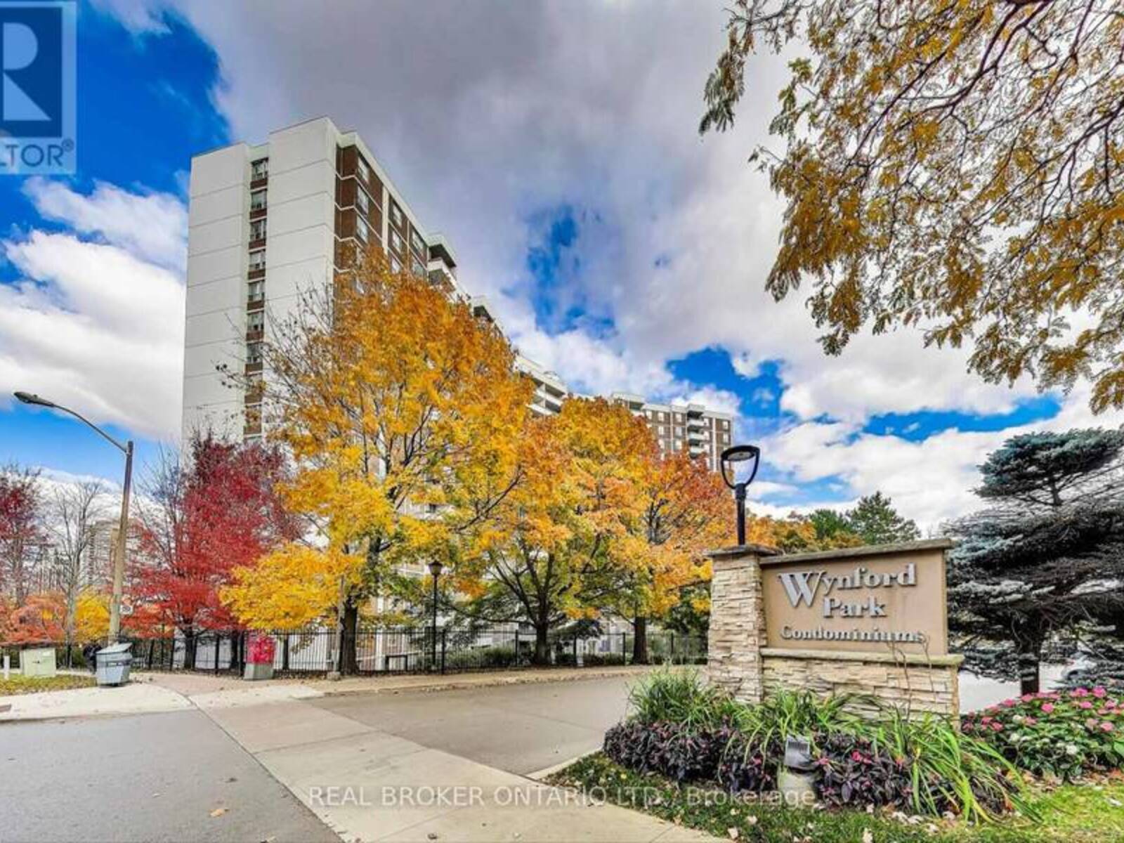 1917 - 10 EDGECLIFF GOLFWAY, Toronto, Ontario M3C 3A3