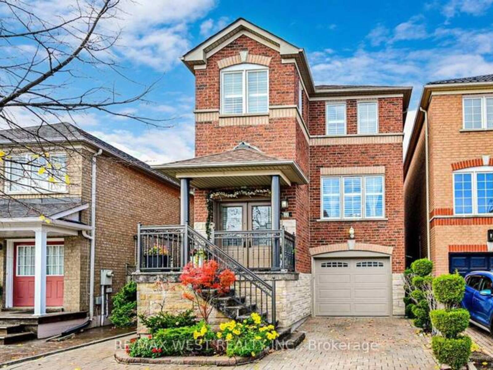 10 VIA CASSIA DRIVE, Toronto, Ontario M6M 5K8