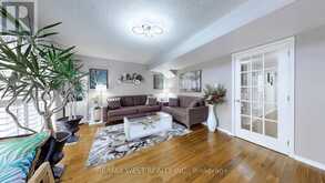 10 VIA CASSIA DRIVE | Toronto Ontario | Slide Image Thirty