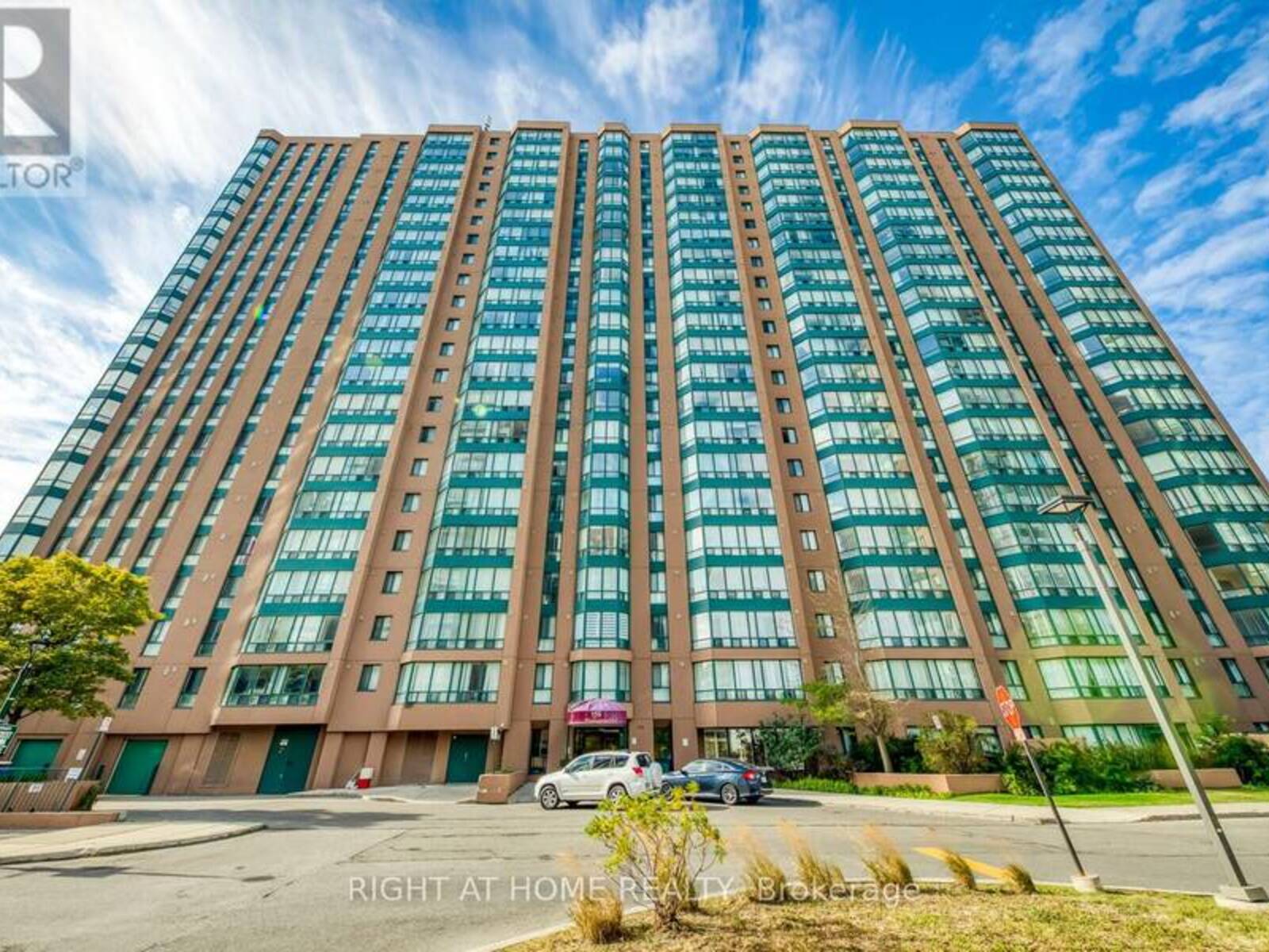 1511 - 155 HILLCREST AVENUE, Mississauga, Ontario L5B 3Z2