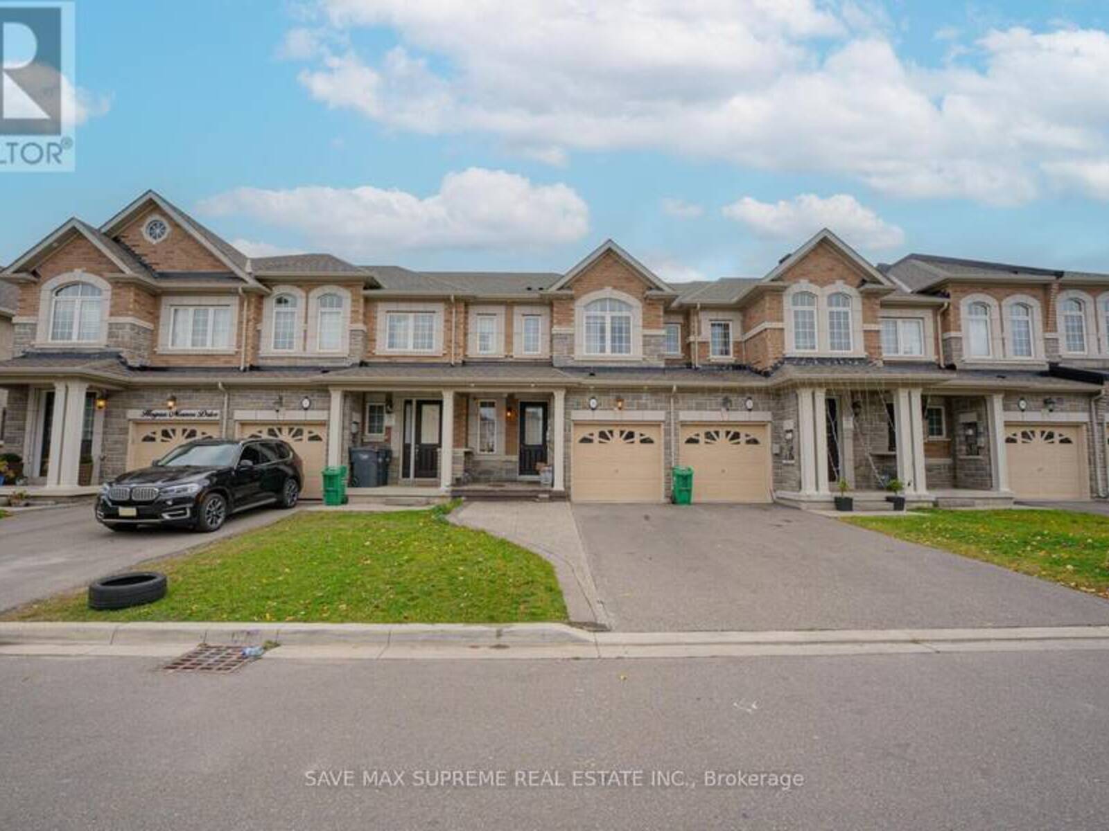 35 HOGAN MANOR DRIVE, Brampton, Ontario L7A 4V3