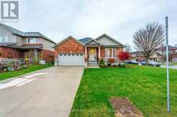 145 VALIANT CIRCLE | Hamilton Ontario | Slide Image One