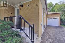 4 CORBETT CRESCENT | Aurora Ontario | Slide Image Three