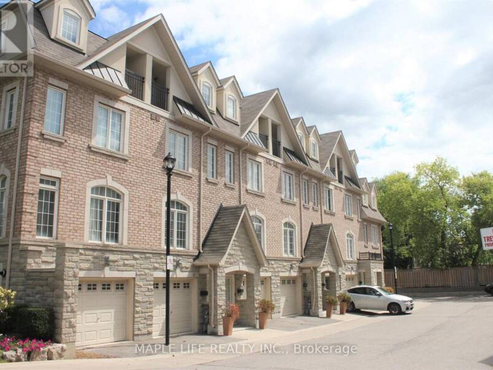 5 HAYES LANE, Toronto, Ontario M2N 0E7