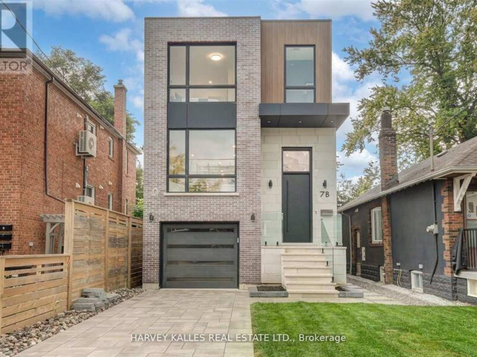 7B BRACEBRIDGE AVENUE, Toronto, Ontario M4C 2X6