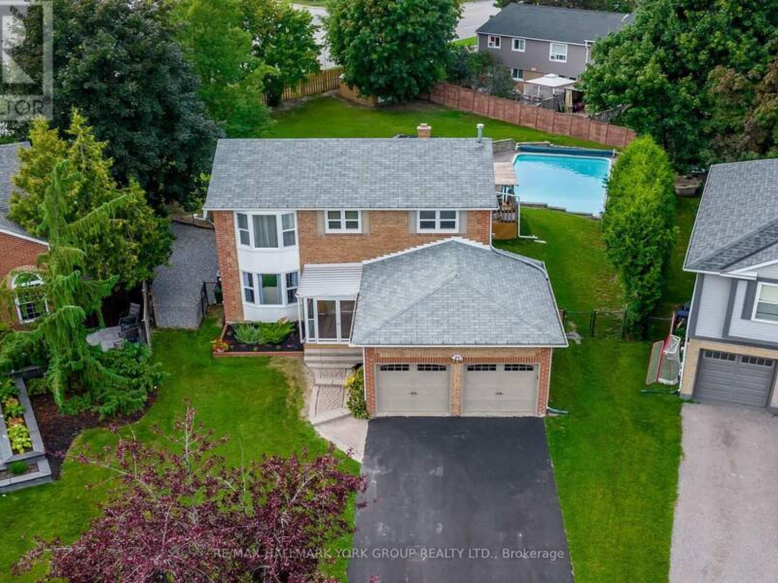 29 EVES COURT, Newmarket, Ontario L3Y 7P8