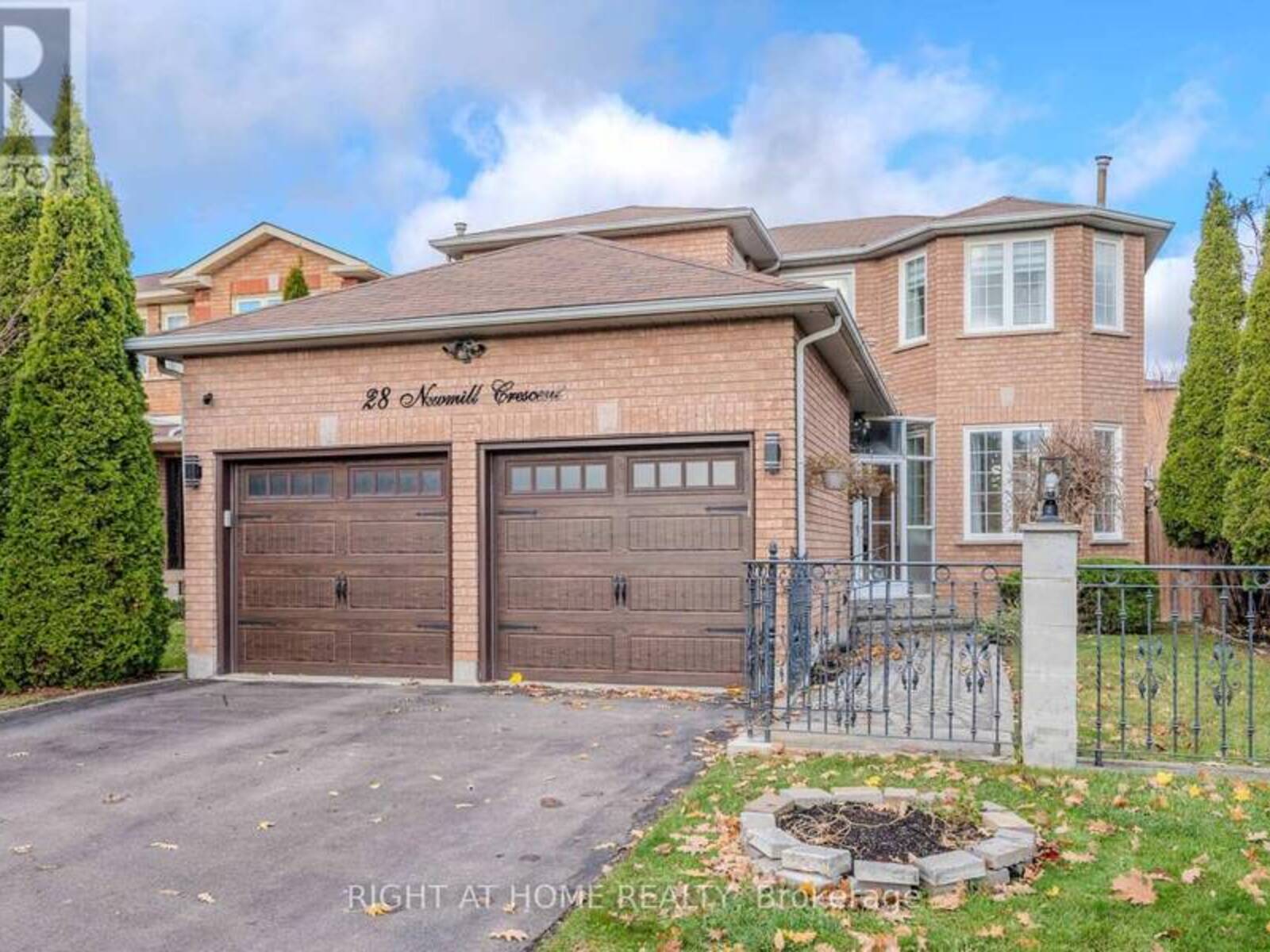 28 NEWMILL CRESCENT, Richmond Hill, Ontario L4C 9T7