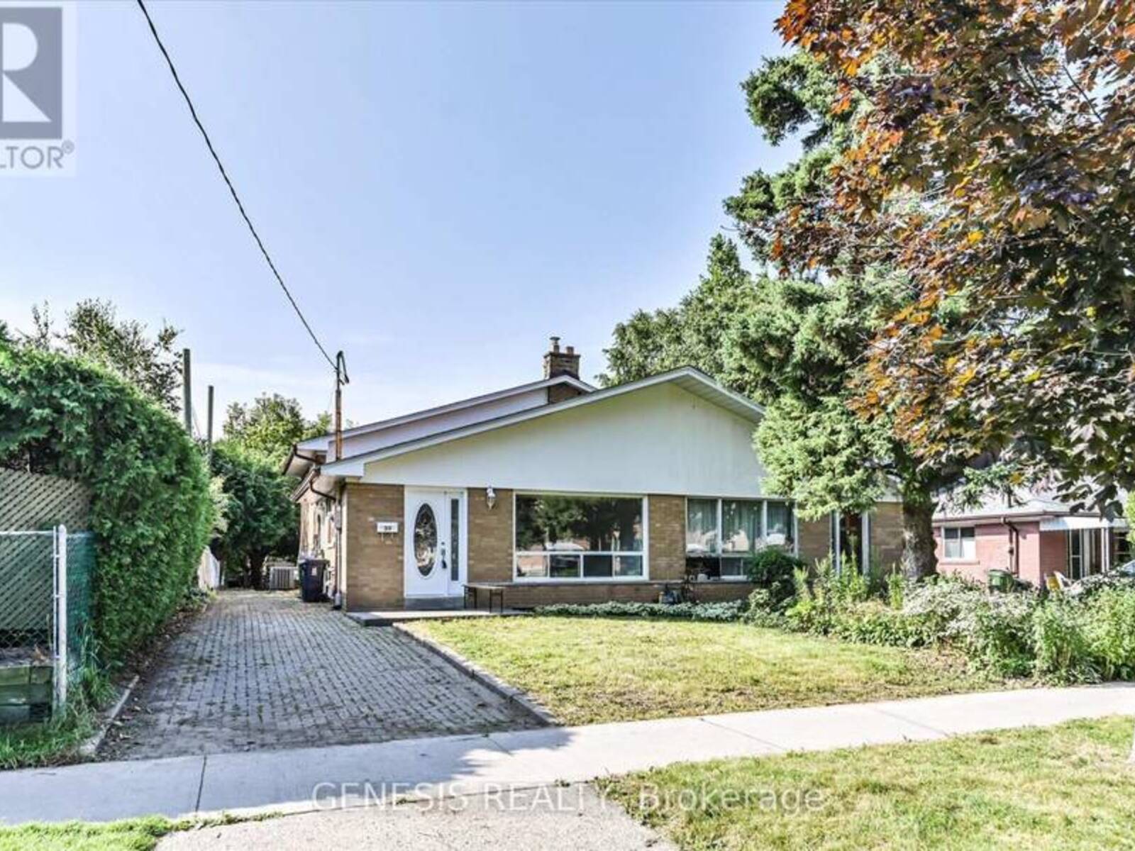 33 HOLCOLM ROAD, Toronto, Ontario M2N 2C8