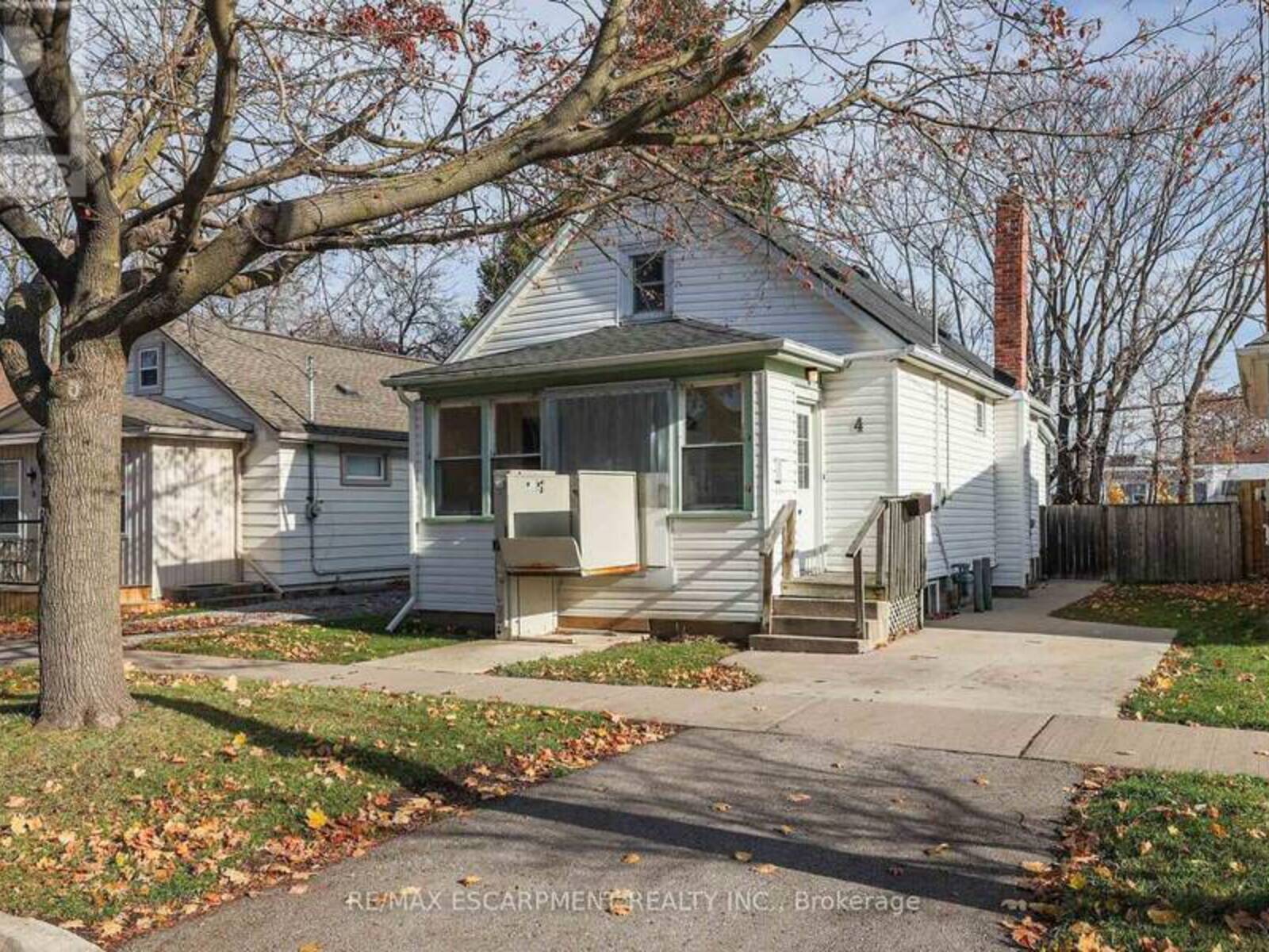 4 MILDRED AVENUE, St. Catharines, Ontario L2R 6H8