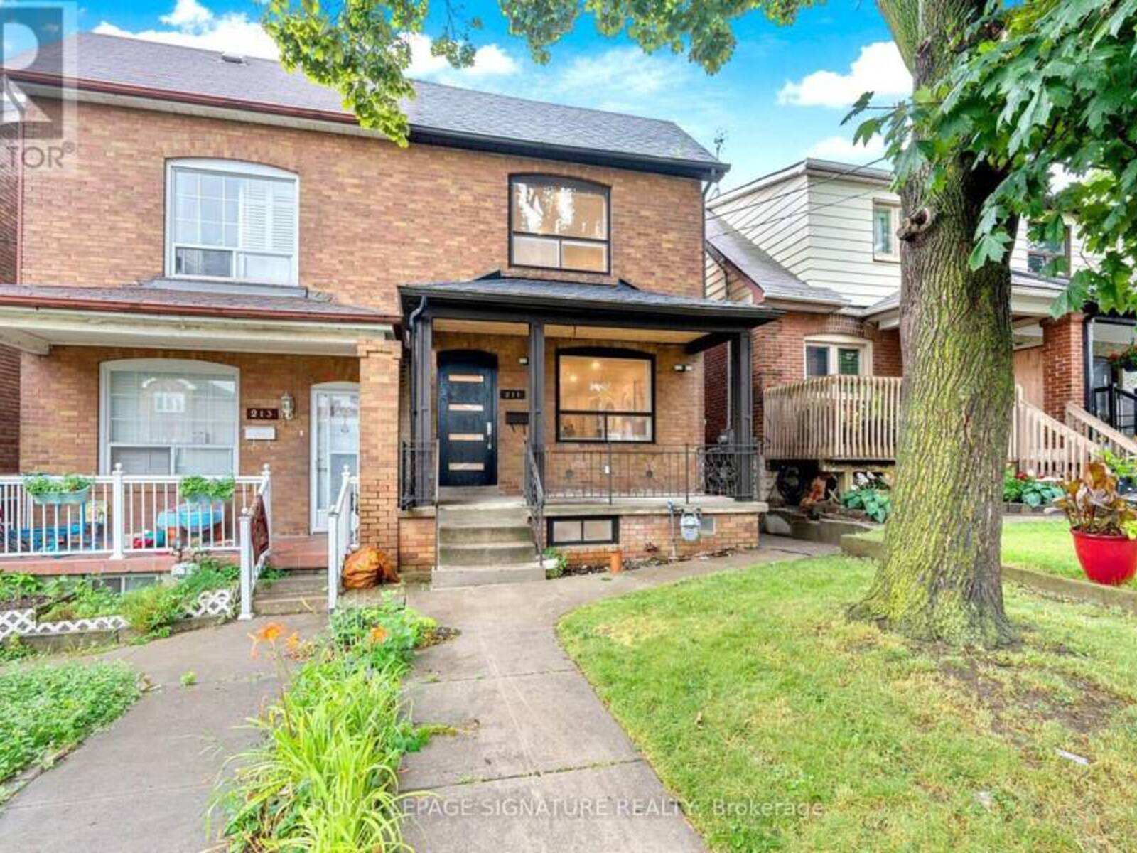 211 GILBERT AVENUE, Toronto, Ontario M6E 4W6