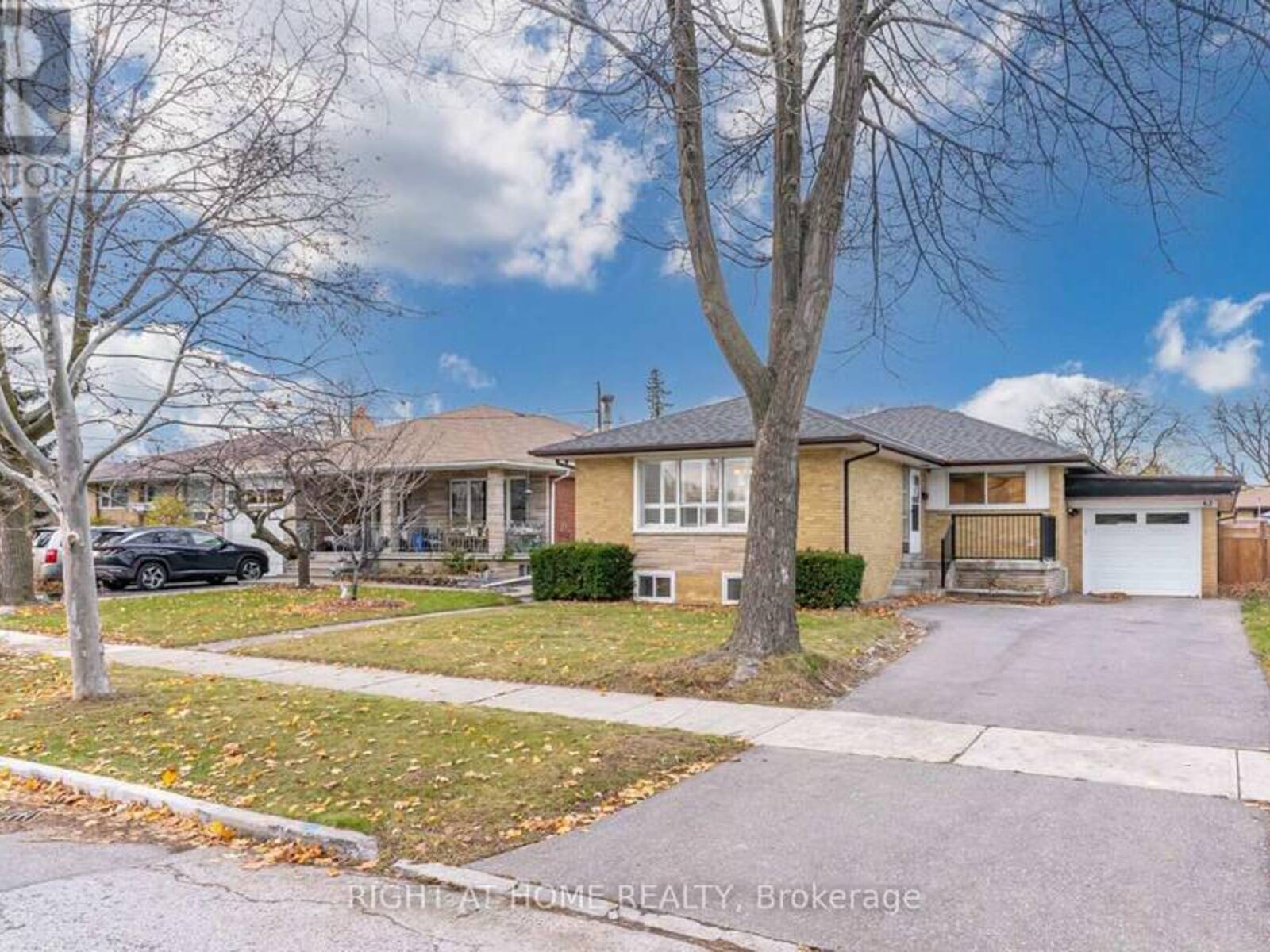 62 LUDSTONE DRIVE, Toronto, Ontario M9R 2J3