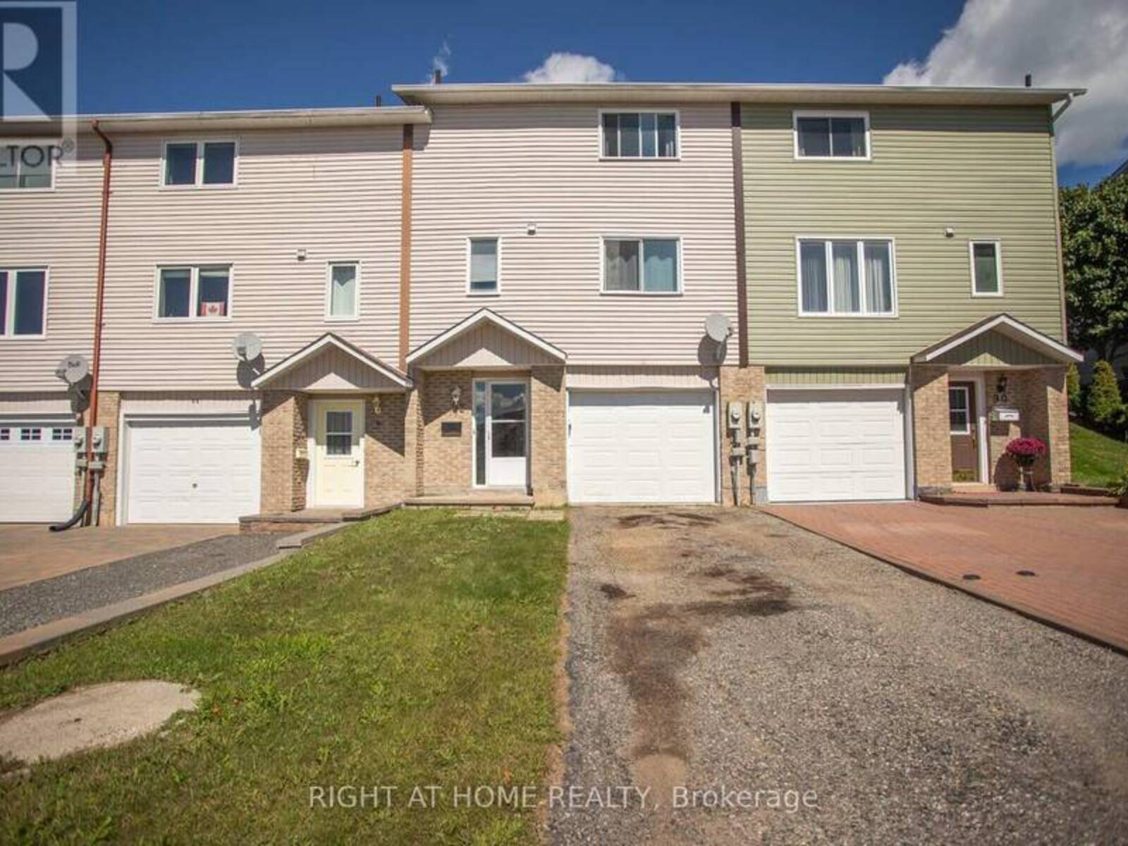 92 FARQUHAR PLACE, Elliot Lake, Ontario P5A 3H9