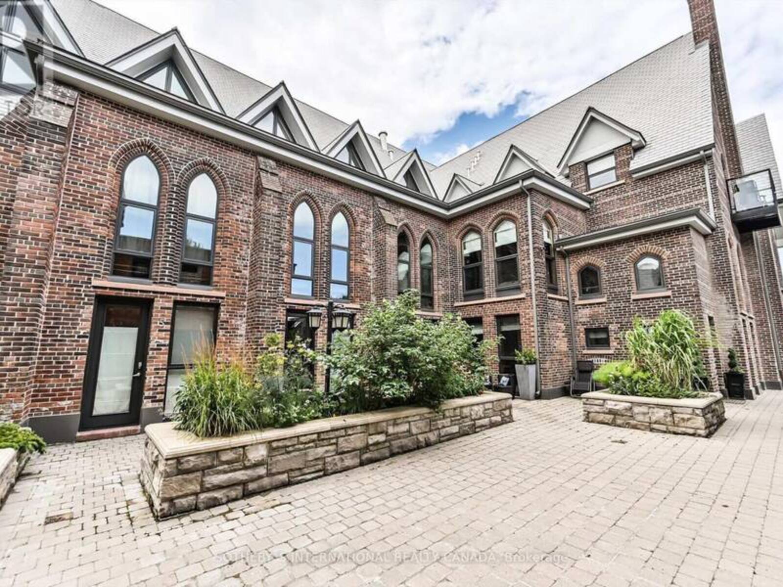 TH7 - 40 WESTMORELAND AVENUE, Toronto, Ontario M6H 2Z7