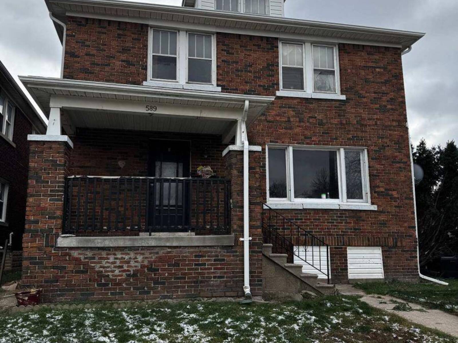 589 GILES BOULEVARD W, Windsor, Ontario N9A 6H8