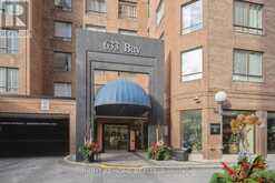 1407 - 633 BAY STREET | Toronto Ontario | Slide Image Three