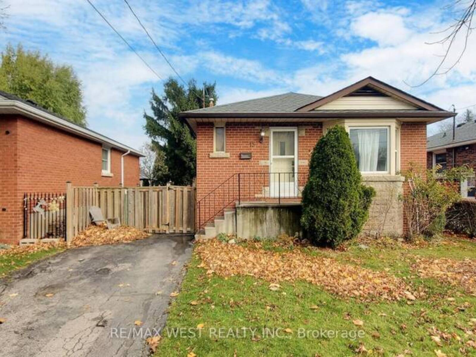 15 DARCY COURT, Hamilton, Ontario L8V 2B9