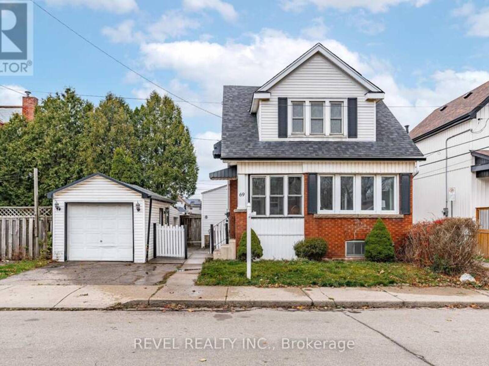 69 ROXBOROUGH AVENUE, Hamilton, Ontario L8L 1Y2