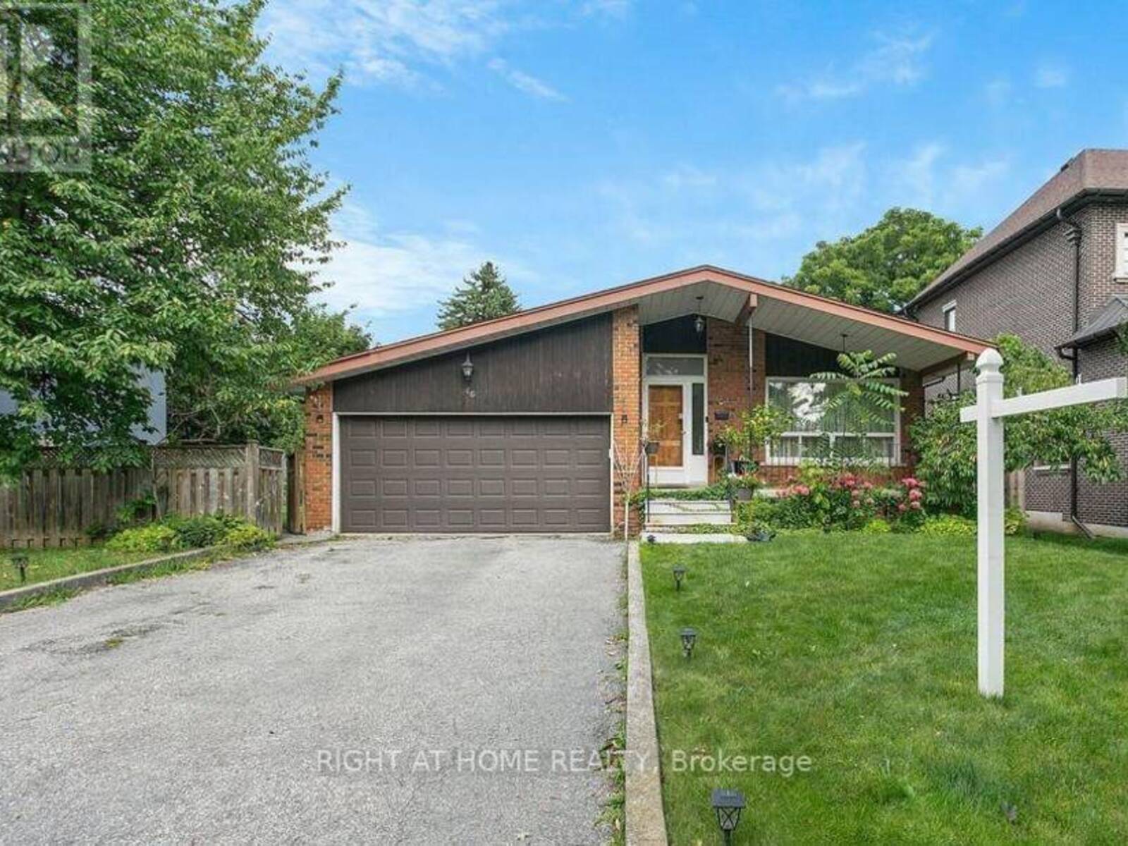 46 SUNNYWOOD CRESCENT, Richmond Hill, Ontario L4C 6W3