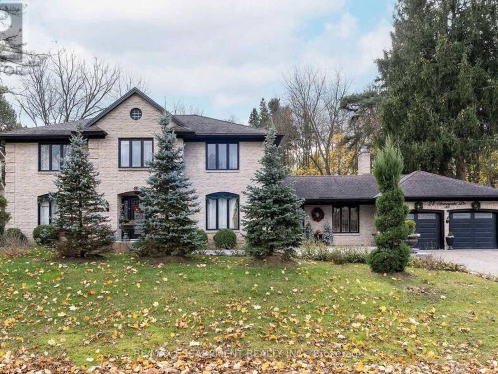 28 STONEGATE DRIVE, Ancaster, Ontario L9G 3R7